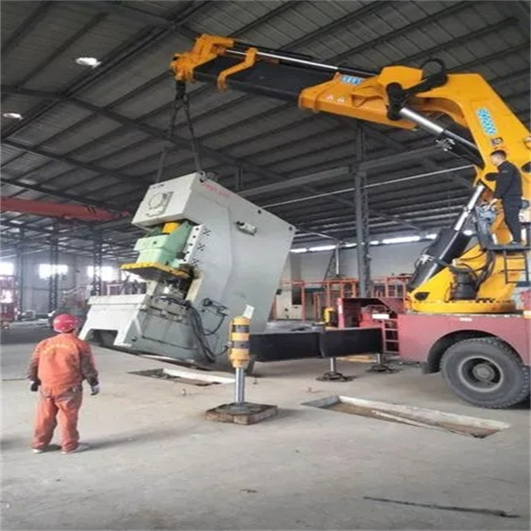 坡头80吨折臂吊车出租附近电话