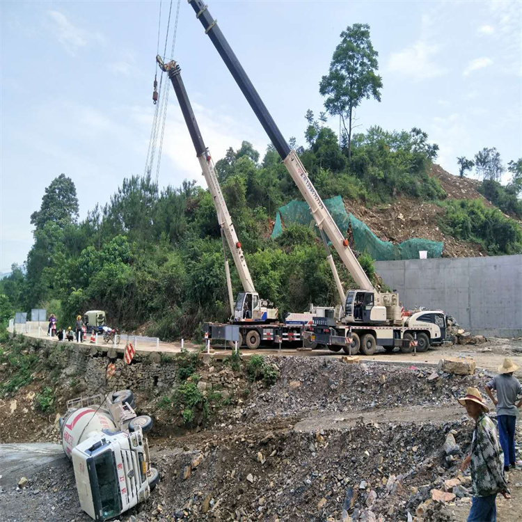 坡头汽车掉沟里叫吊车救援要多少钱
